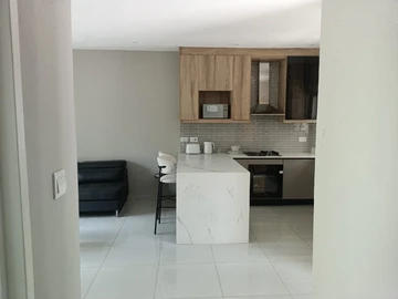 2 Bedroom Flat & Apartment