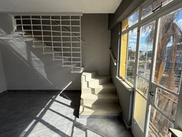 2 Bedroom Flat & Apartment