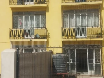 2 Bedroom Flat & Apartment