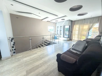 6 Bedroom House