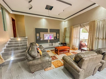6 Bedroom House