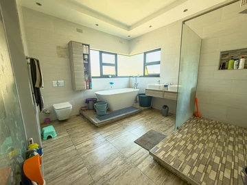 6 Bedroom House