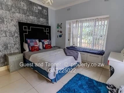 Luxurious 5-Bedroom Home in Alexandra Park
