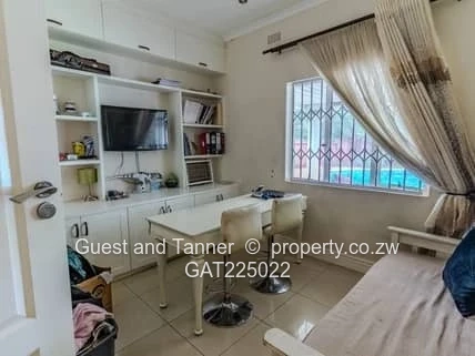 Luxurious 5-Bedroom Home in Alexandra Park