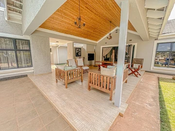 6 Bedroom House
