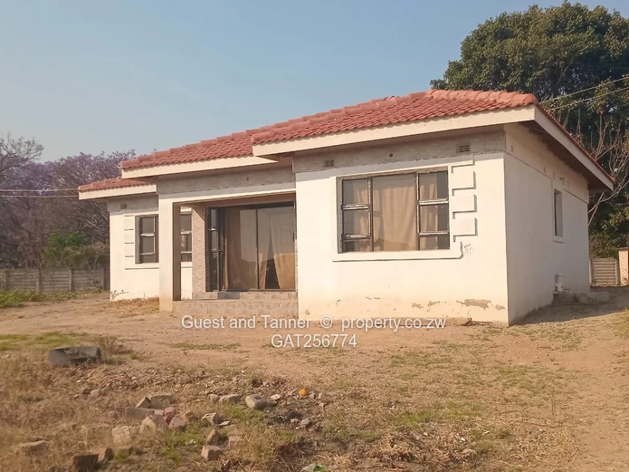 WATERFALLS – 3-BEDROOM COTTAGE ON 2,000m²