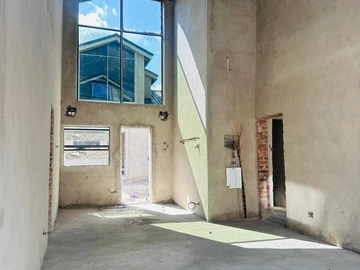 2 Bedroom Flat & Apartment