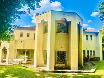  6-Bedroom Family Home in Gunhill, Harare For Sale 