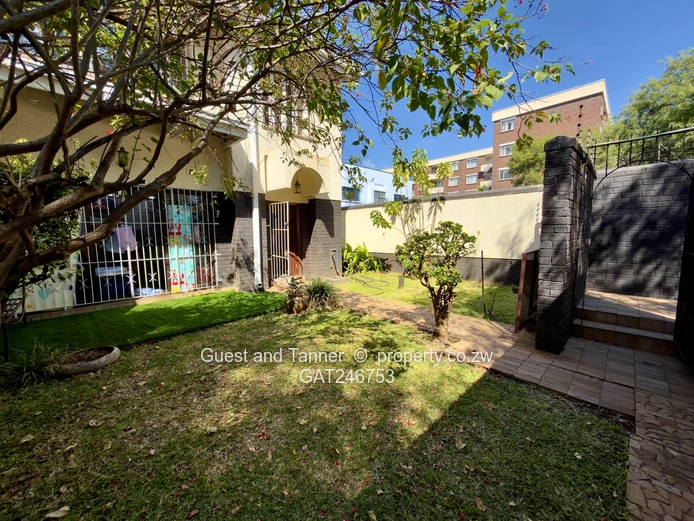3-Bedroom Flat with Garden & Parking