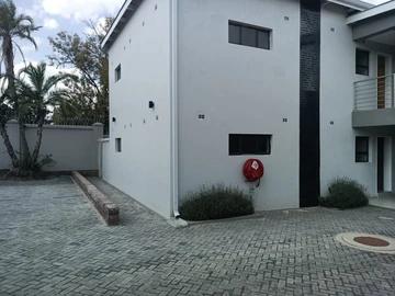 2 Bedroom Flat & Apartment