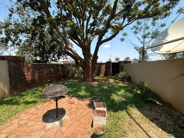 2 Bedroom Flat & Apartment