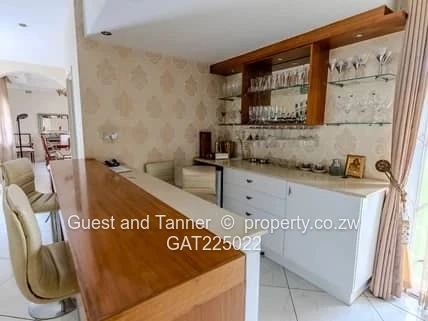 Luxurious 5-Bedroom Home in Alexandra Park
