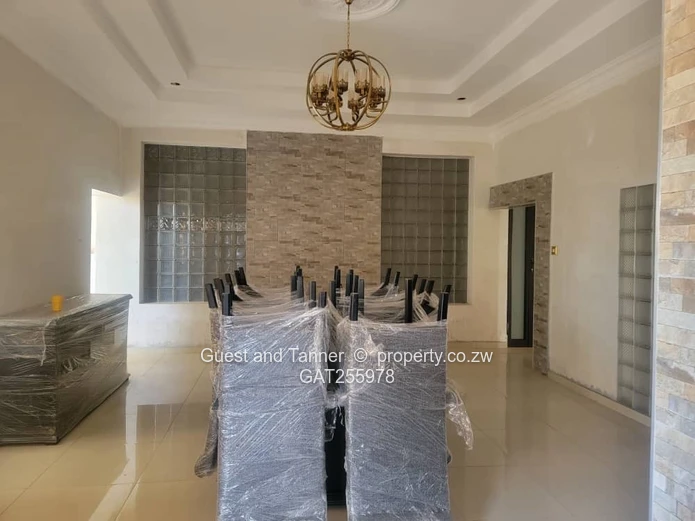 Glen Lorne | Spacious 6-Bedroom Family Home (Sole Mandate)