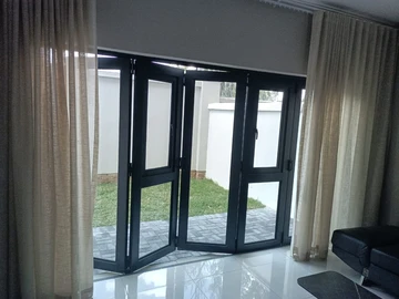 2 Bedroom Flat & Apartment