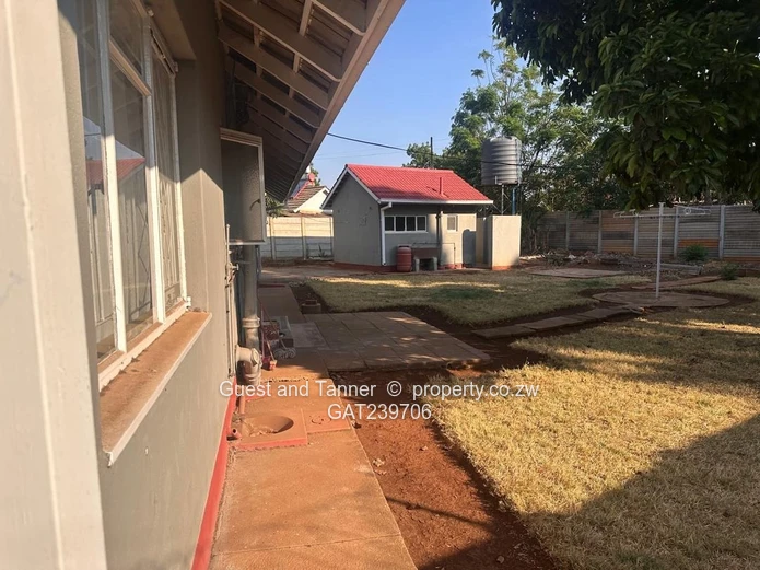 Prime Belvedere Family Home for Sale - Cottage, Swimming Pool & Mature Landscaped Garden with Deed (Sole Mandate)