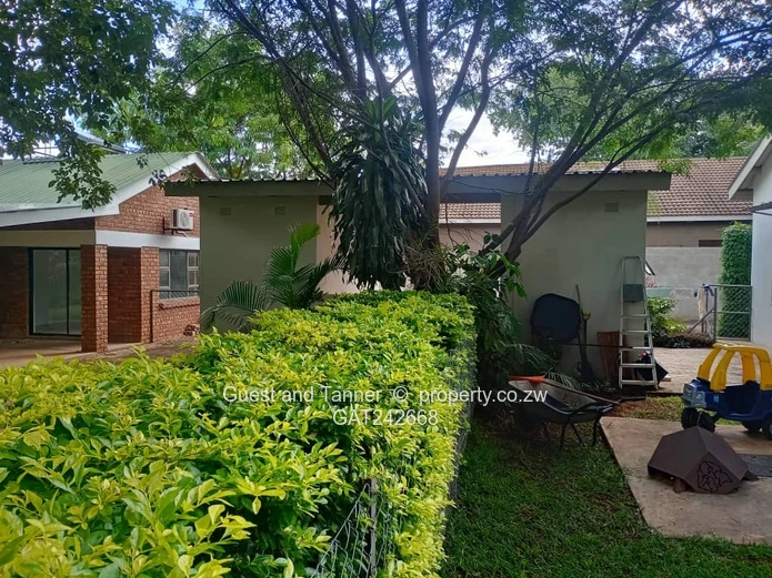 Beautiful Dual-Residence Property on 1,400sqm