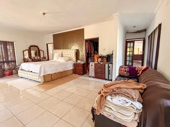 6 Bedroom House