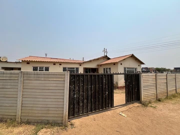 Spacious 6-Bedroom House and a 2 bed cottage for Rent in Budiriro