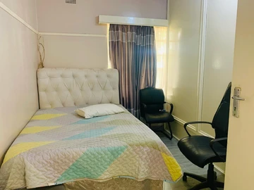 2 Bedroom Flat & Apartment