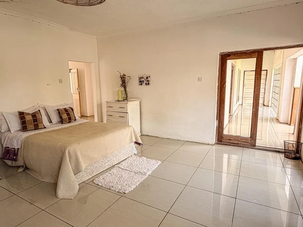 6 Bedroom House