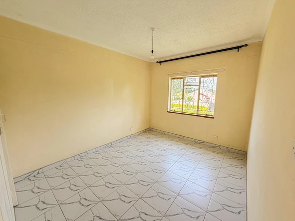 2 Bedroom Flat & Apartment