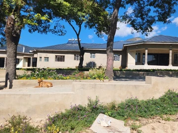 6 Bedroom House