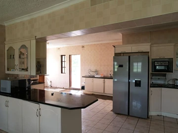 6 Bedroom House