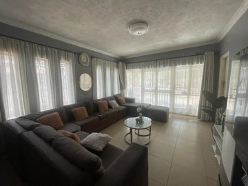 6 Bedroom House