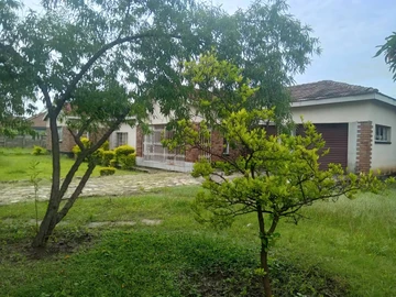 Luxurious 5-Bed Furnished Home in Lochinvar, Harare