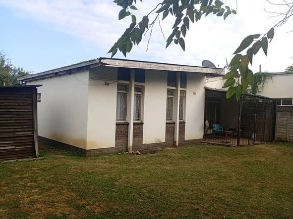 2 Bedroom Flat & Apartment