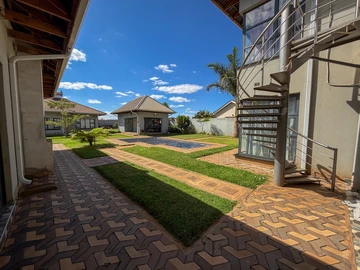 6 Bedroom House