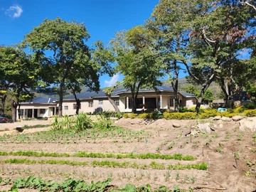 6 Bedroom House