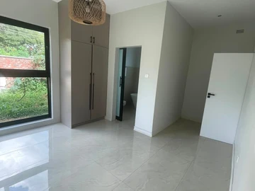 4 Bedroom Flat & Apartment