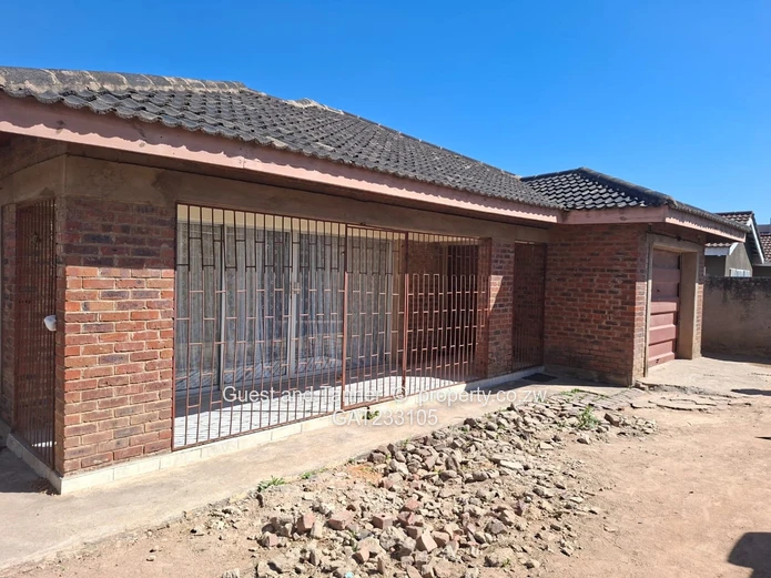 3-Bedroom house In Mainway Meadows